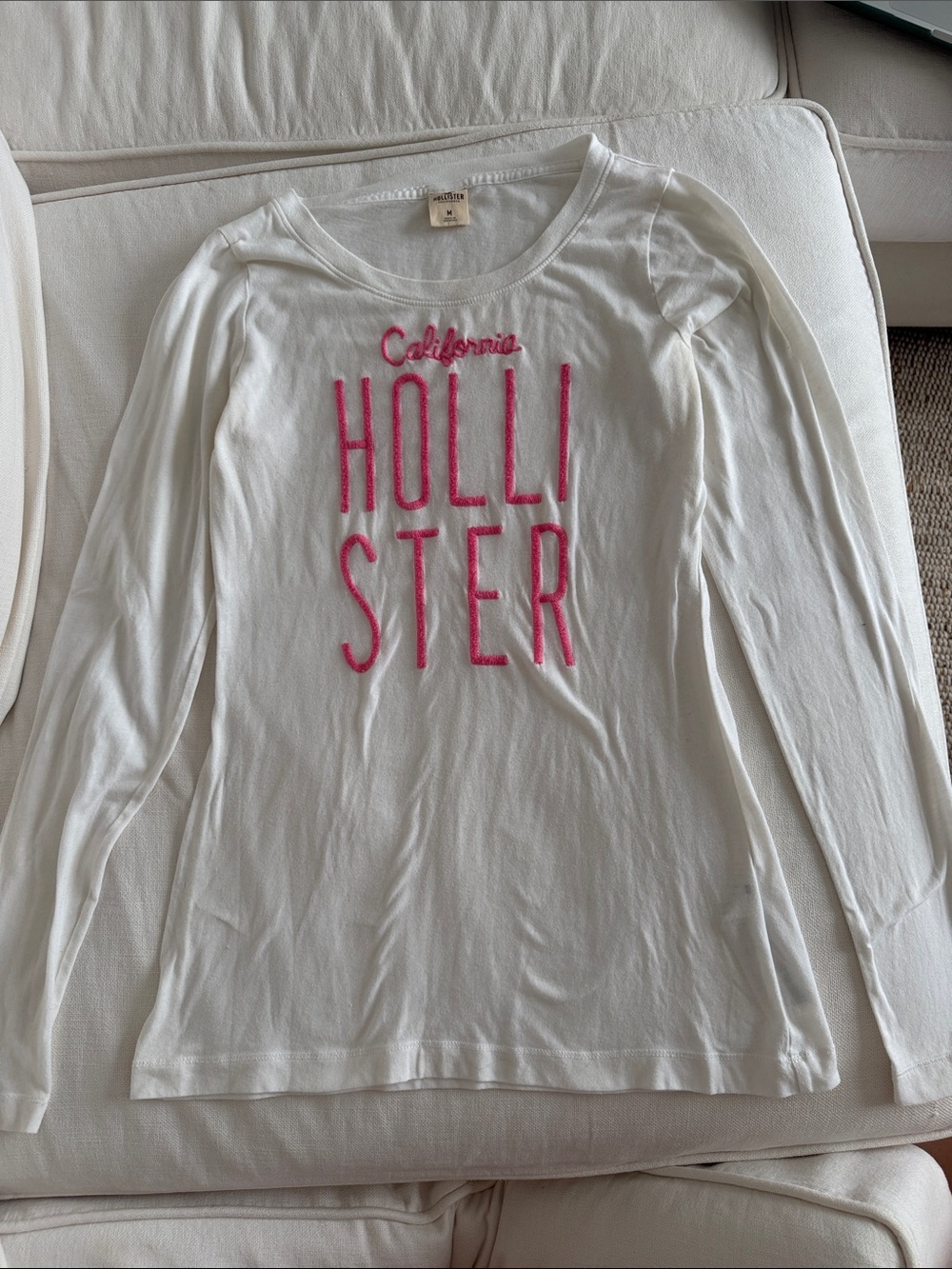 Hollister White Long-Sleeve Tee with Pink Logo Embroidery Y2K